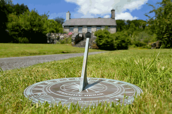 merlin design patinated sundial